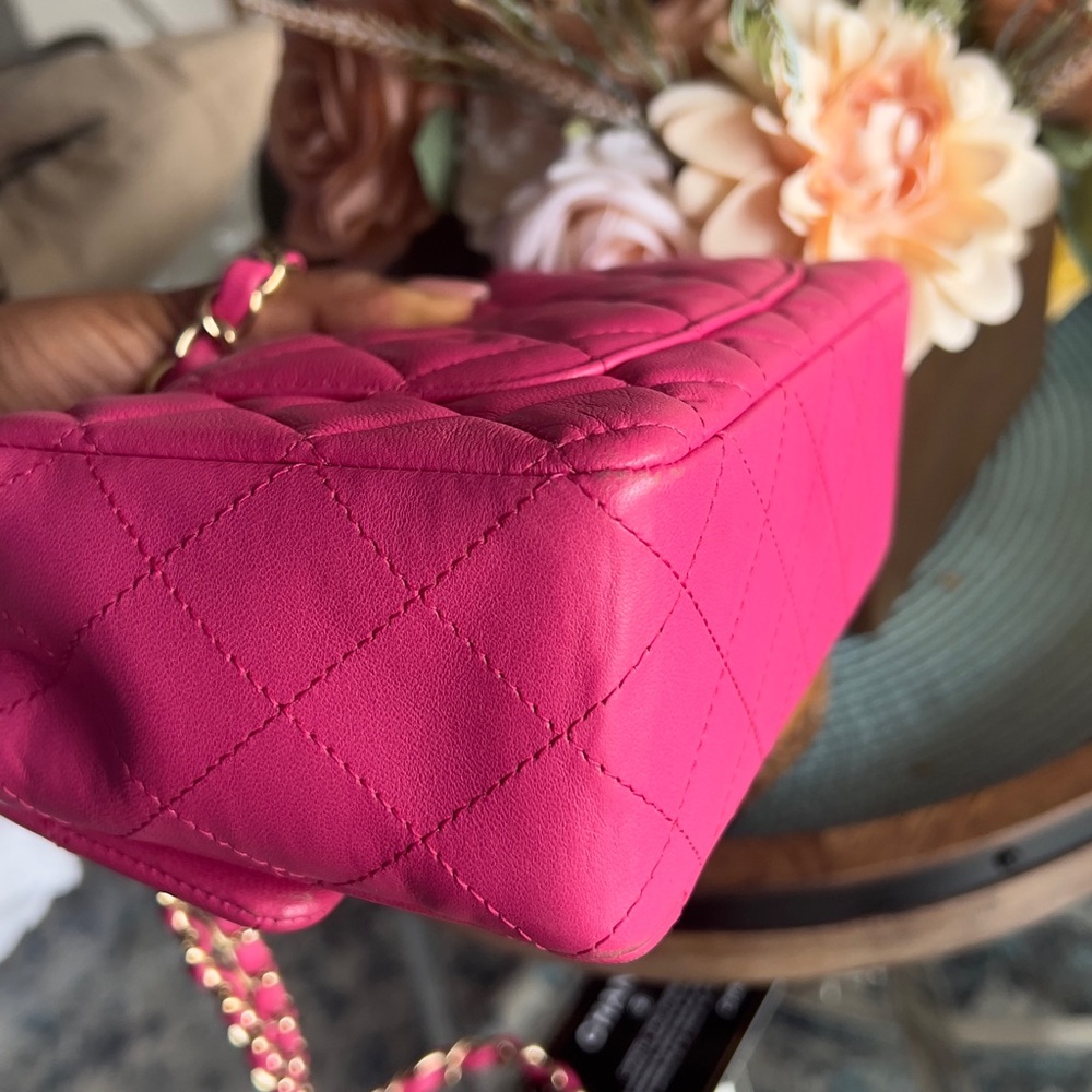 Authentic pink classic Chanel flap cross body bag.. Rare Find! - Picture 5 of 8